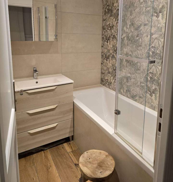 Revêtement mural design salle de bain Cadaujac