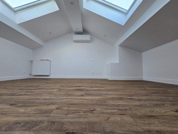 Intérieur rénové sol et mur Cadaujac