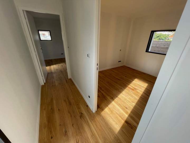 Intérieur rénové sol et mur Cadaujac